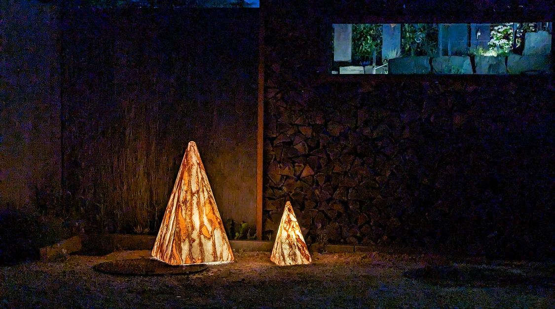 Akkuleuchte Pyramide Sahara 73 cm der Firma EPSTEIN Design Leuchten