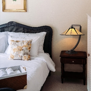 Elstead Tischleuchten, Tischlampen & Schreibtischleuchten von Elstead Pomeroy 1lt Tischlampe - Western Bronze QZ-POMEROY-TL