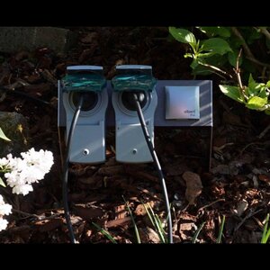 Steckdosensäulen & Stromversorgung für den Garten und die Terrasse von Albert Leuchten Steckdosenspieß Strombalken 3-fach 624403