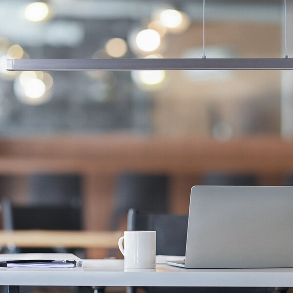 Minimalistische Hängelampe Danske  der Firma Steinhauer