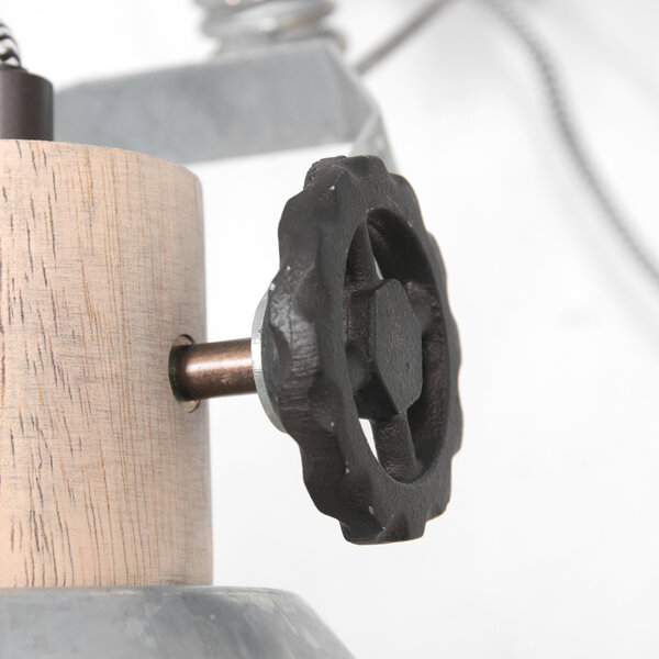 Klemmspot und Wandleuchte Gearwood der Firma Steinhauer