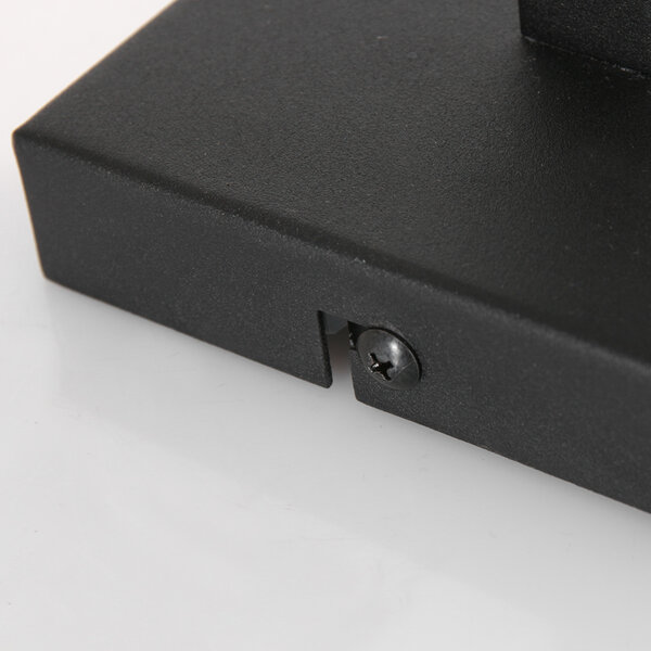 Schwarze Wandleuchte Stang der Firma Steinhauer