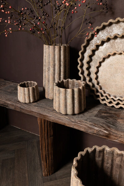 Jaydean Grey cement pot ribbed structure high S der Firma PTMD