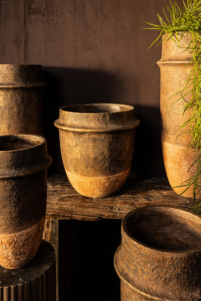 Christenee Grey half brown cement round pot XS der Firma PTMD
