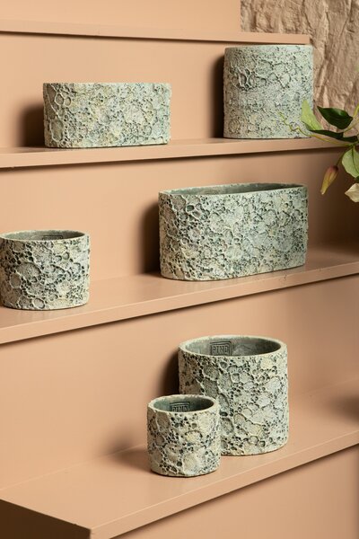 Darrel Blue oval cement pot rough finish S der Firma PTMD