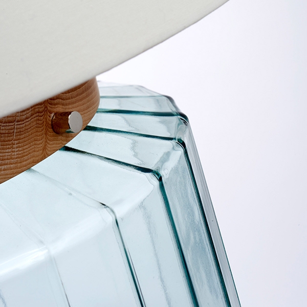 Luga Table Lamp - Natural - Metalwork Polished Nickel - Glassware Clear/Natural - Wood Light der Firma Elstead