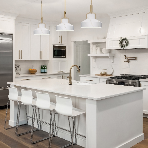 Quoizel Brecken 2 lt Pendelleuchte - Messing gealtert und Alabasterglas-Schirm der Firma Elstead