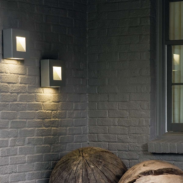 Luna Kleine LED-Wandleuchte der Firma Elstead