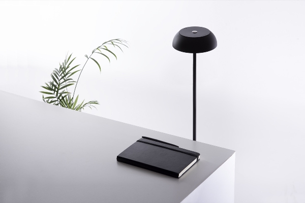 Akku-Stehleuchte Float der Firma AXO Light